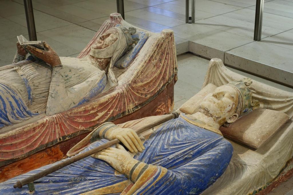 Fontevraud: Klosterkirche Grabmäler Eleonore von Aquitanien und König Heinrich II. (2024)