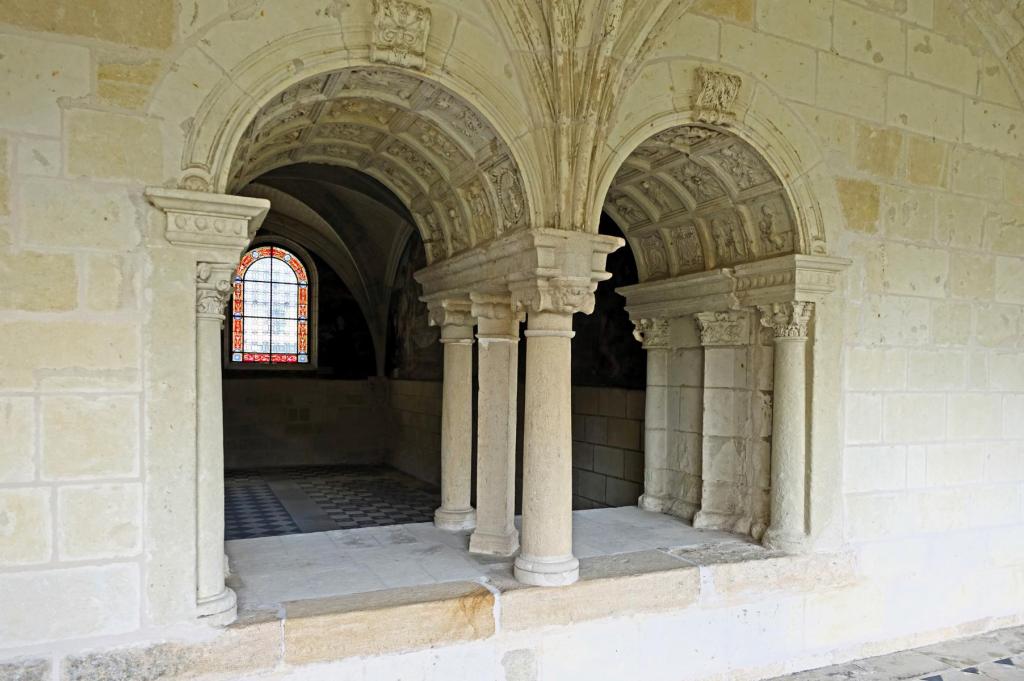 Fontevraud: Kloster Kreuzgang Fenster des Kapitelsaals (2024)