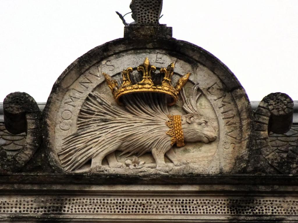 Orléans: Hôtel Groslot = Rathaus Stachelschwein als Bilddevise Ludwigs XII. (2024)