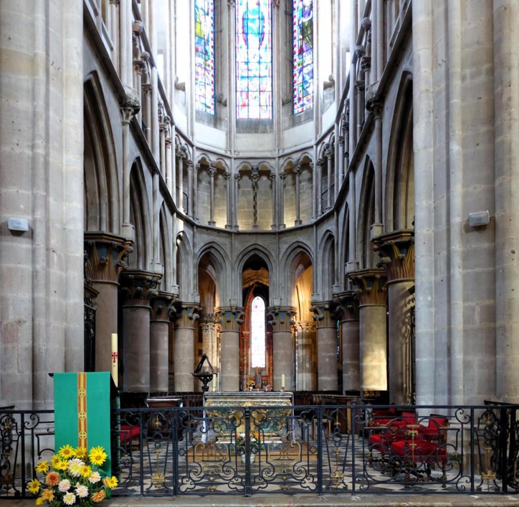 Semur-en-Auxois: Stiftskirche Chor (2024)