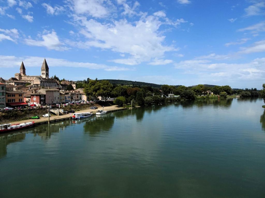 Tournus: Blick auf die Stadt und den Fluss Saône (2024)