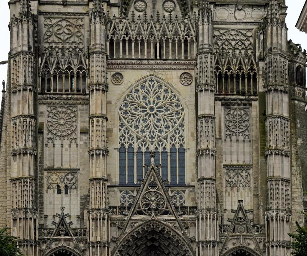 Tours: Kathedrale Westfassade (2024)