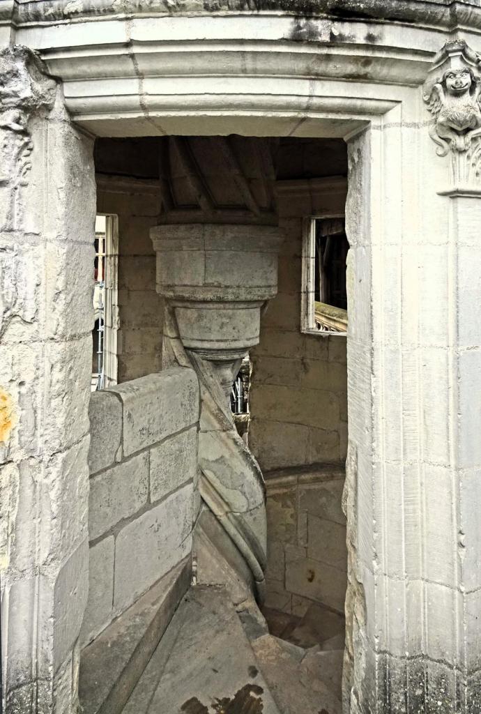 Tours: Kathedrale Wendeltreppe im Kreuzgang La Psalette (2024)