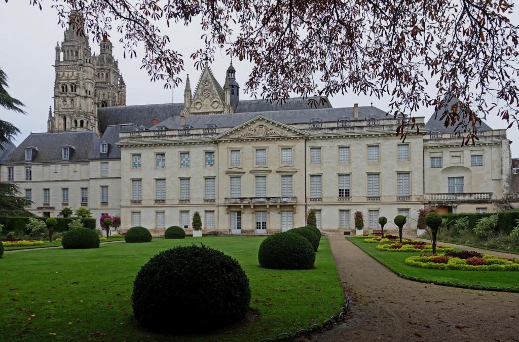 Tours: Erzbischofspalast (2024)