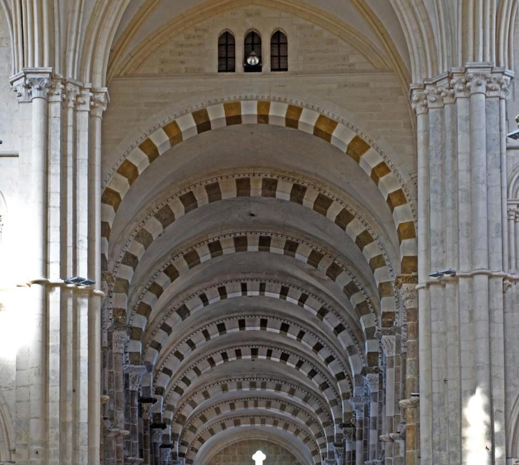 Vézelay: Basilika Mittelschiff Gewölbe (2024)