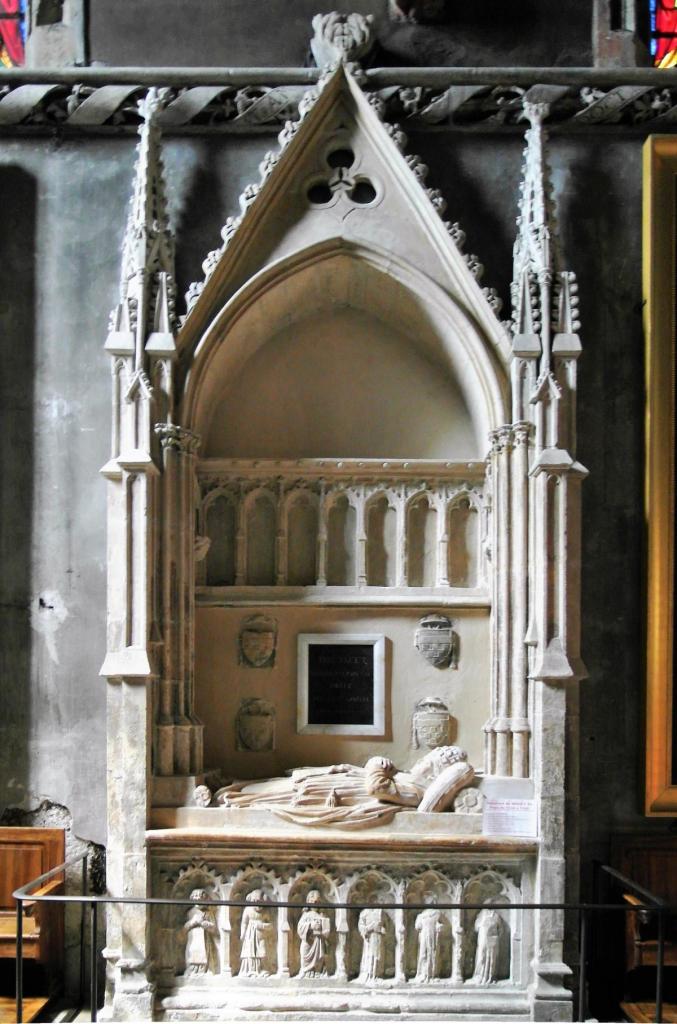 Avignon: Dom Grabmal von Papst Benedikt XII. (2013)