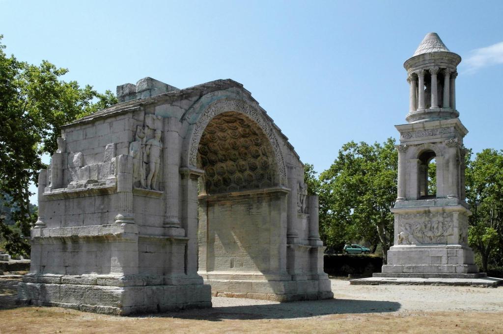 Glanum: römischer Ehrenbogen und Juliermonument (2013)