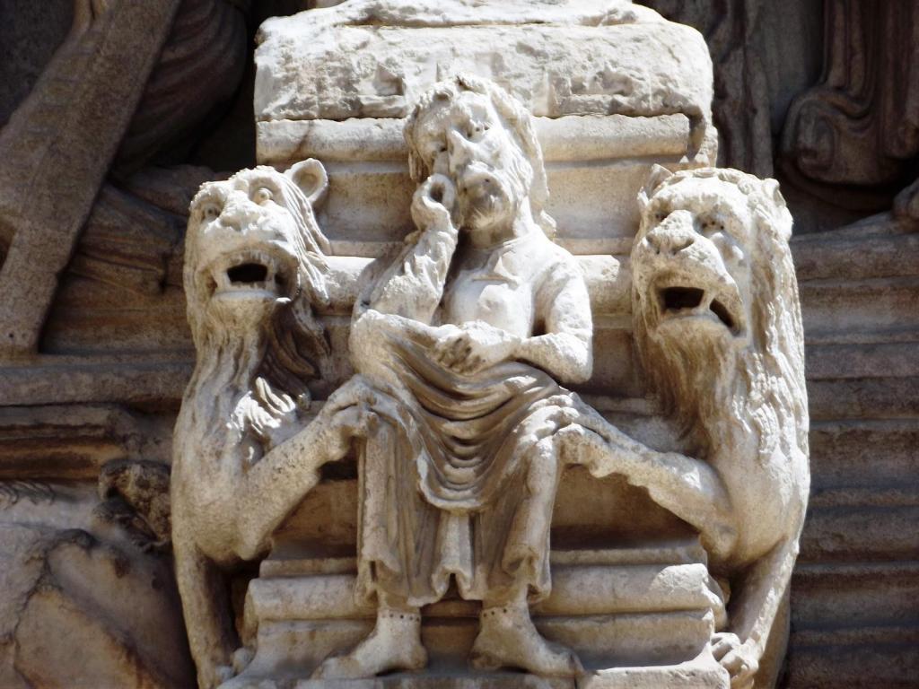 Arles: Throphimuskirche Portal [Daniel in der Löwengrube] (2013)