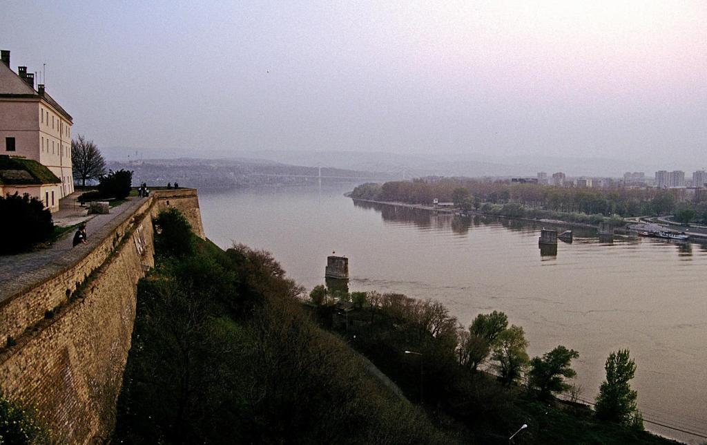 Peterwardein [serb. Petrovaradin]: Blick von der Festung auf die Donau (1990)