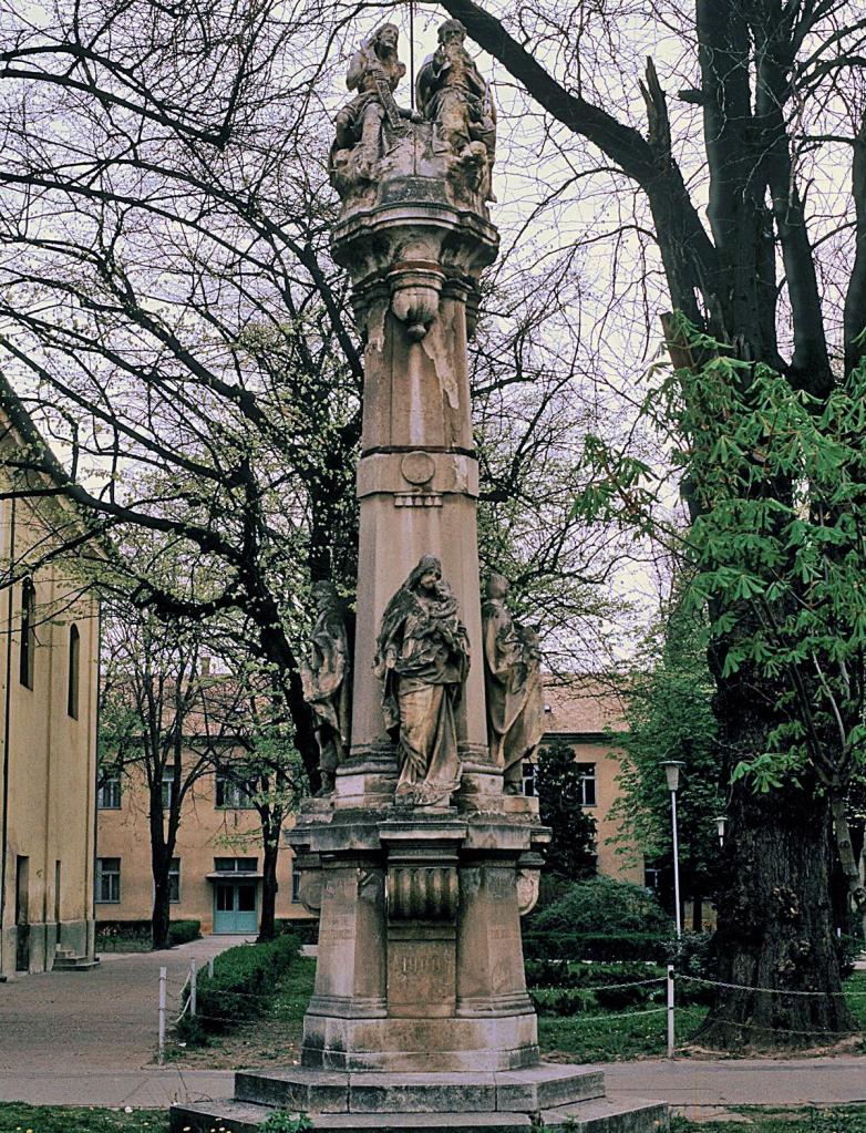 Apatin: Dreifaltigkeitssäule (1990)