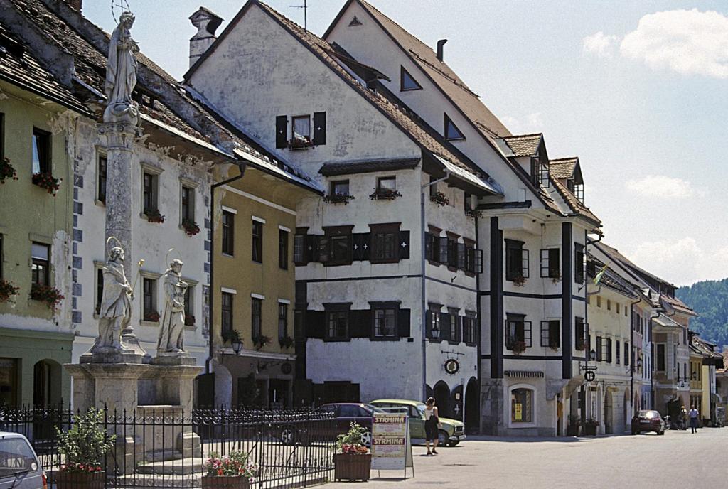 Bischofslack [slow. Škofja Loka]: Marktplatz (1999)