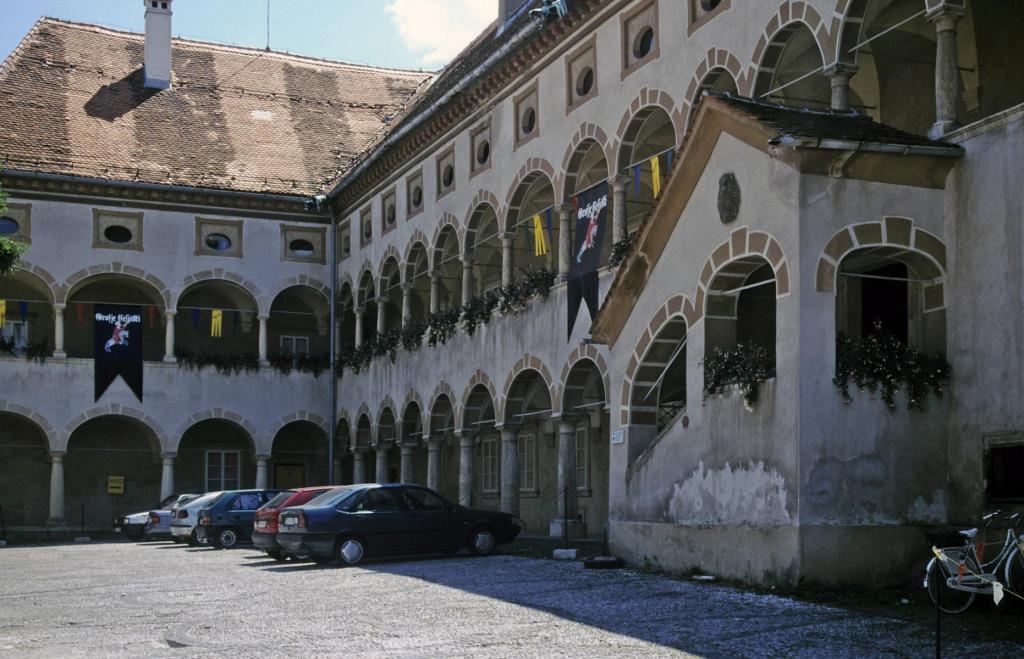 Cilli [slow. Celje]: Schloss [Grafei] (1999)