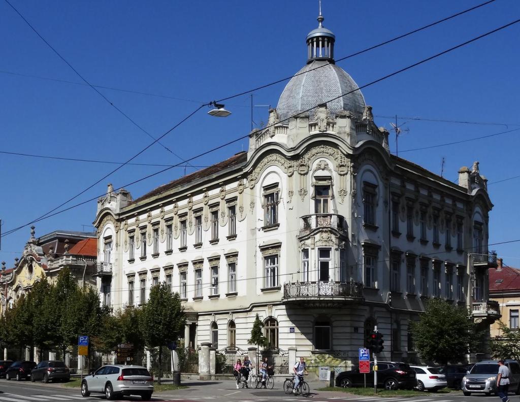 Esseg [kroat. Osijek]: Europäische Allee [früher Chavrakova-Straße] Sekulić-Plavšić-Gebäude [1906] (2021)