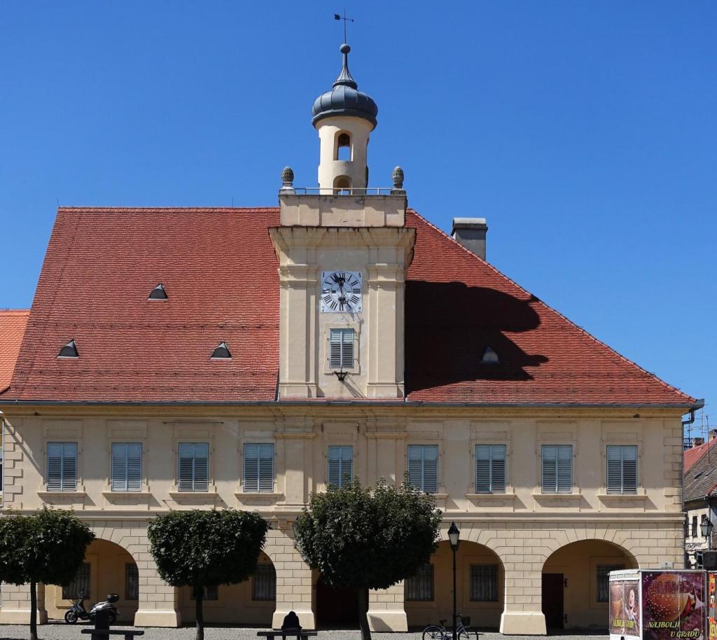 Esseg [kroat. Osijek]: Festung Dreifaltigkeitsplatz - Stadtwache (2021)