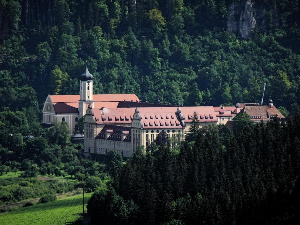 Beuron: Kloster [Blick vom Knopfmacherfelsen] (2024)