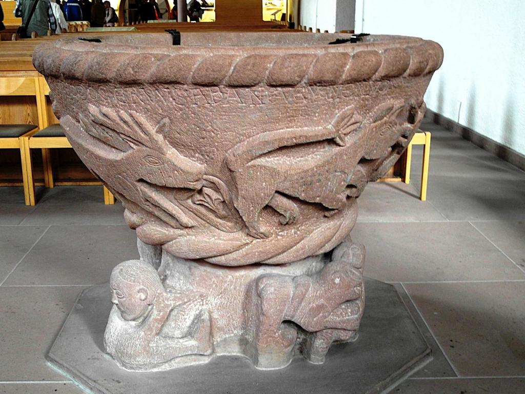 Freudenstadt: Stadtkirche Taufstein (2011)