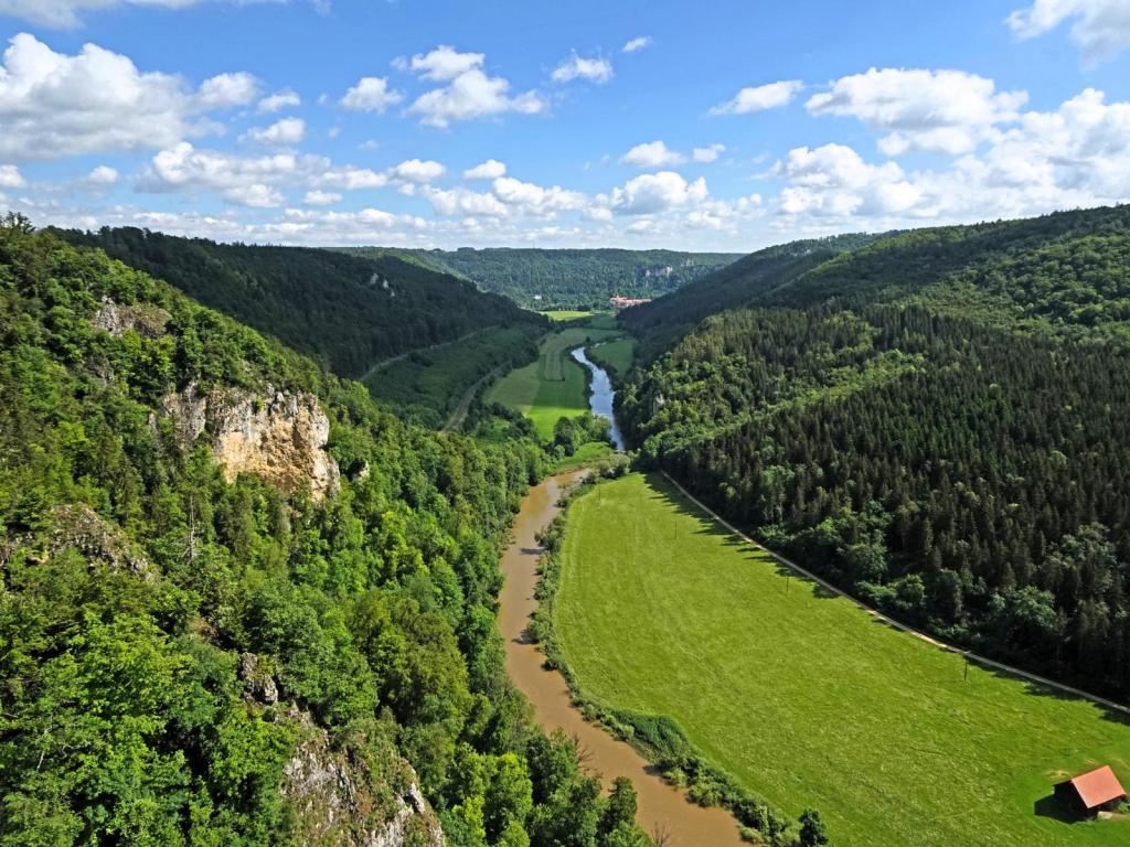 Fridingen: Blick vom Knopfmacherfelsen donauabwärts (2024)