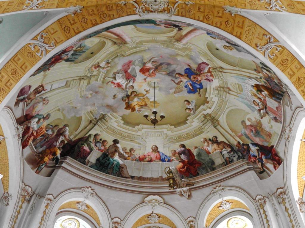 Neresheim: Klosterkirche Kuppelfresko über dem Hochaltar "Das letzte Abendmahl" von Martin Knoller 1770 (2016)