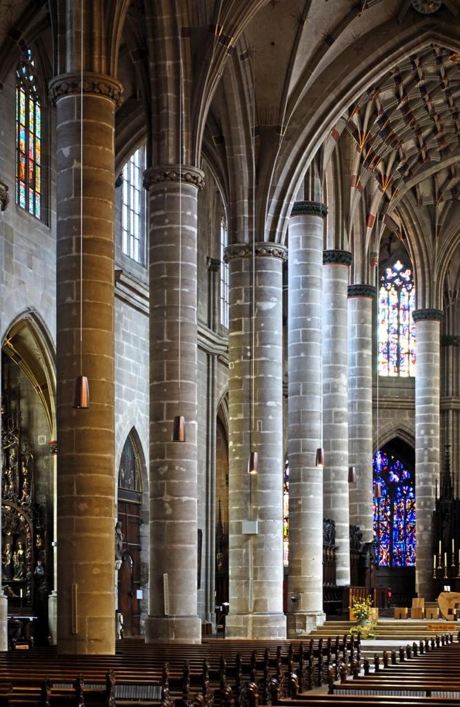Schwäbisch Gmünd: Heiligkreuzmünster Säulen von Langhaus und Chor (2024)