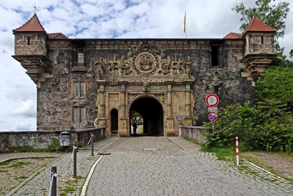 Tübingen: Schloss Hohentübingen Unteres Schlosstor (2024)