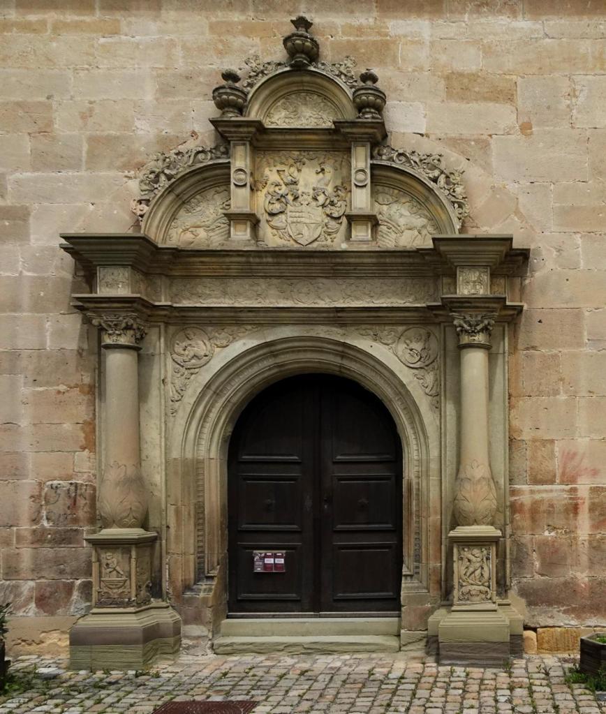 Tübingen: Schloss Hohentübingen Portal im Schlosshof (2024)