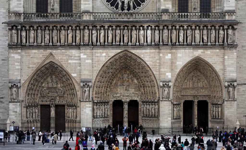 Paris: Notre Dame Portale (2025)