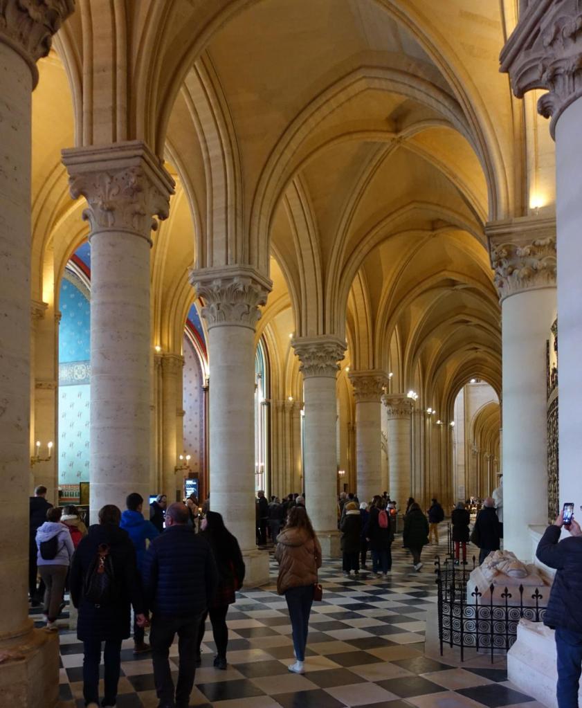 Paris: Notre Dame Chorumgang (2025)