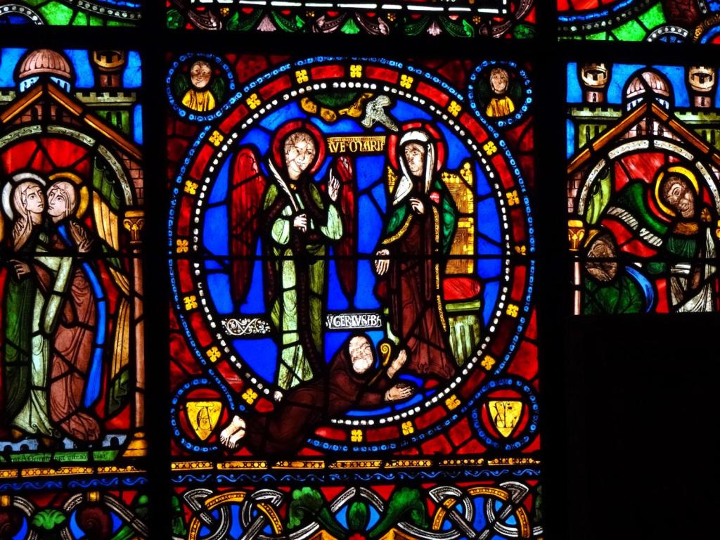 St-Denis: Abteikirche Chorfenster mit Darstellung von Abt Suger (2025)