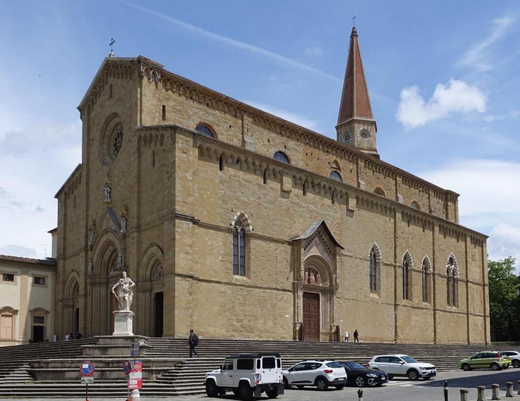 Arezzo: Dom (2025)