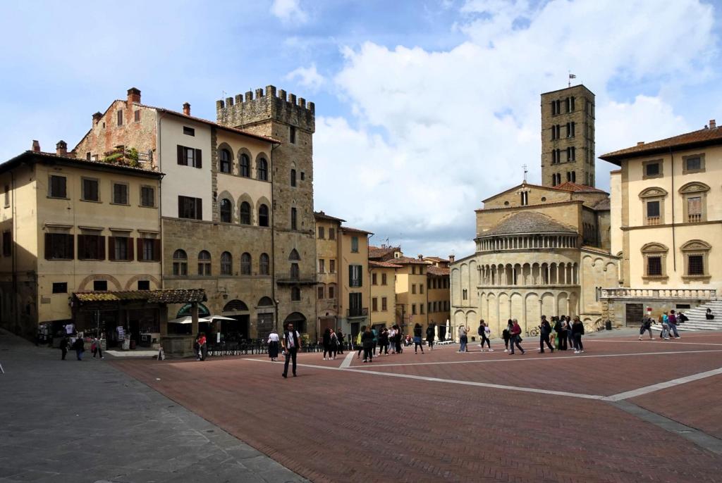 Arezzo: Großer Platz (2025)
