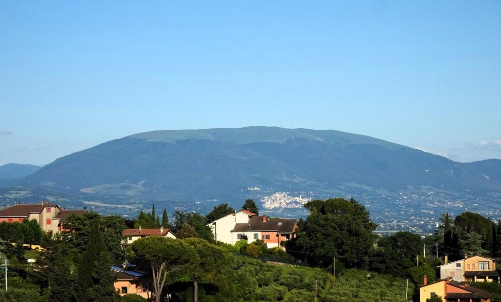 Blick auf den Monte Subasio mit Assisi (2025)