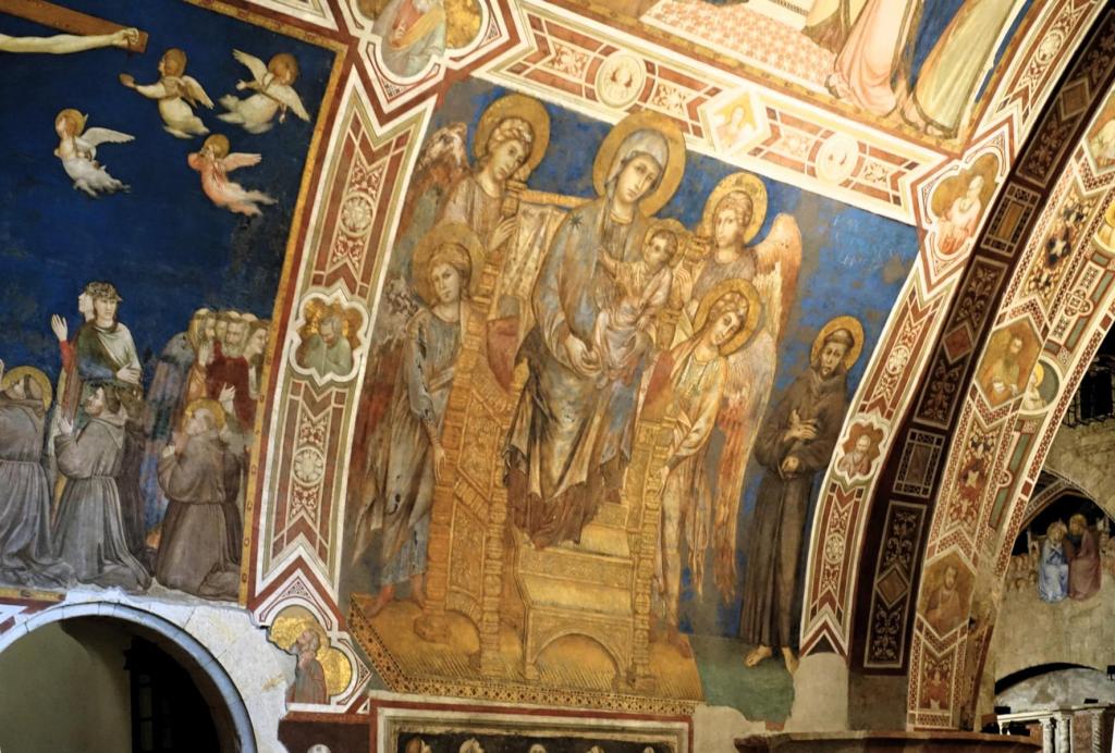 Assisi: Franziskusbasilika - Unterkirche, "Maesta" von Cimabue im vorderen = westlichen Querschiff [rechts Darstellung des Franziskus] (2025)