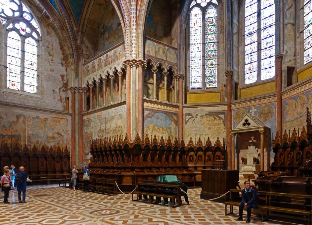 Assisi: Franziskusbasilika - Oberkirche linker Querarm und Apsis (2025)