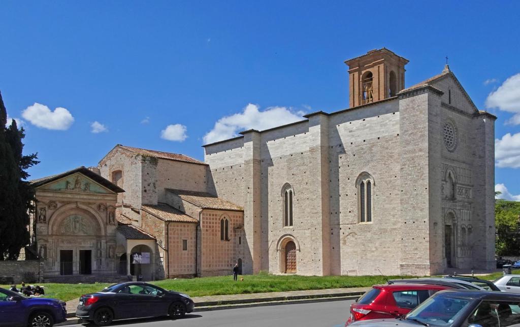 Perugia: Franziskus al Prato-Kirche [rechts] und Bernhardin-Oratorium [links] (2025)