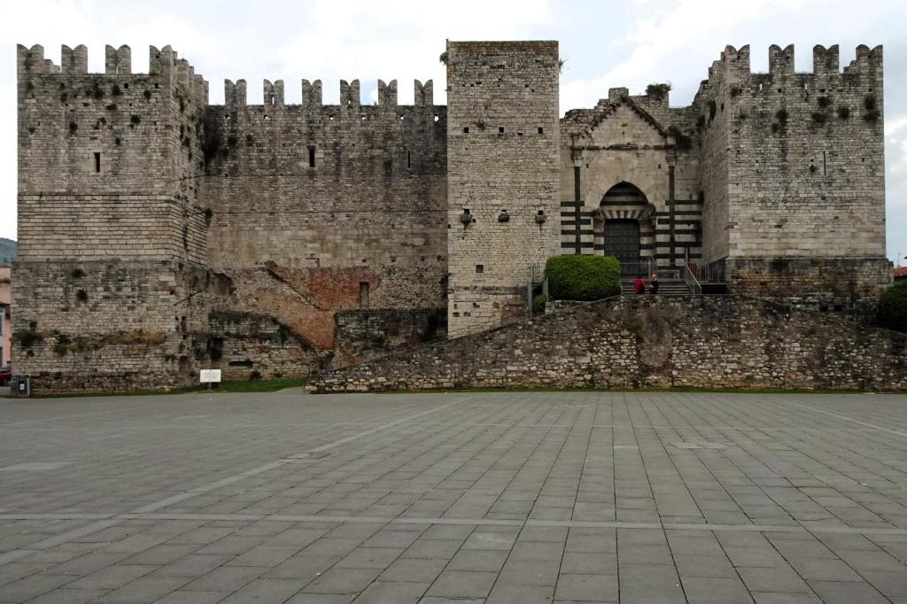 Prato: Kastell (2025)