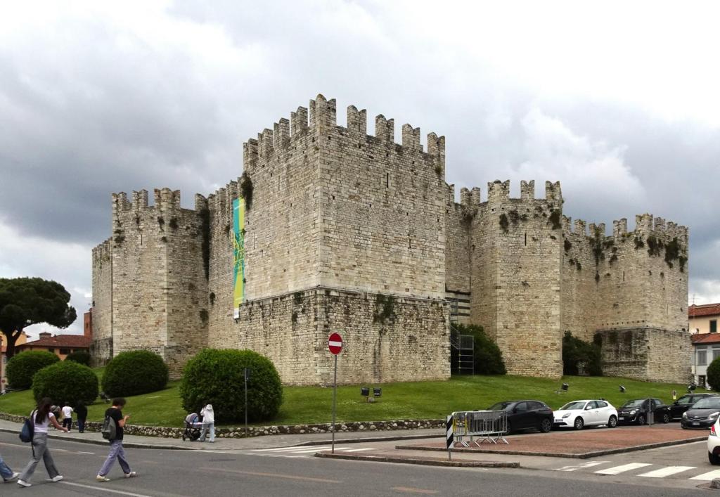 Prato: Kastell (2025)