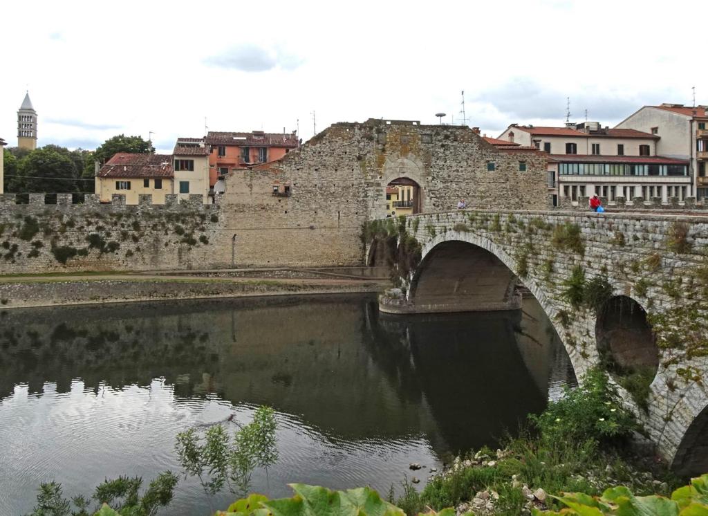 Prato: Stadttor und Brücke (2025)