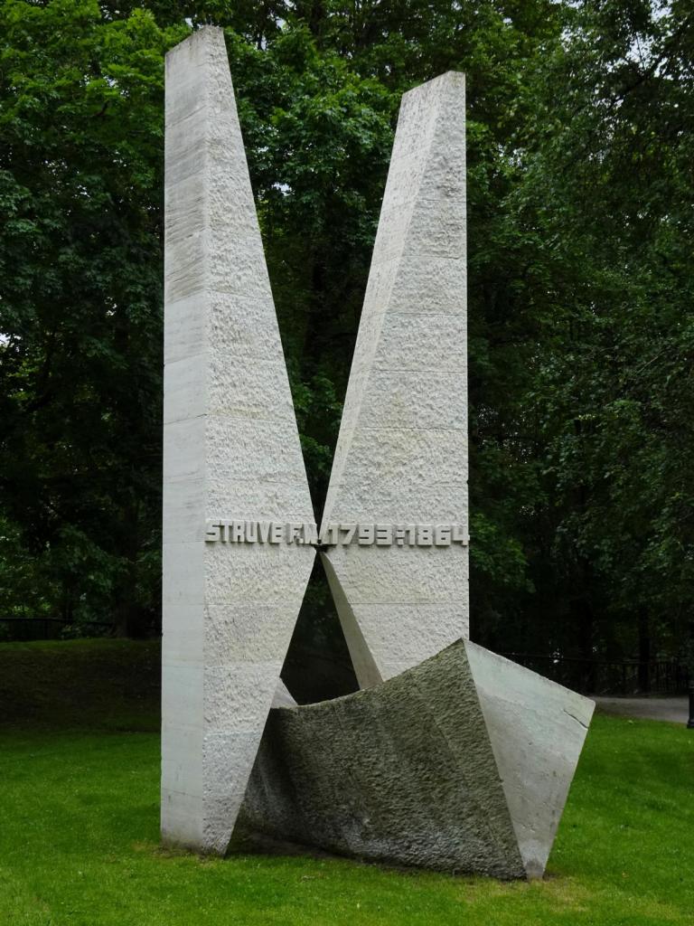 Dorpat [estn. Tartu]: Struve-Denkmal vor der Sternwarte (2025)