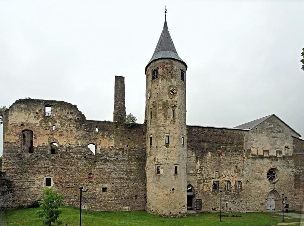 Hapsal [estn. Haapsalu]: Bischofsburg und Dom (2025)
