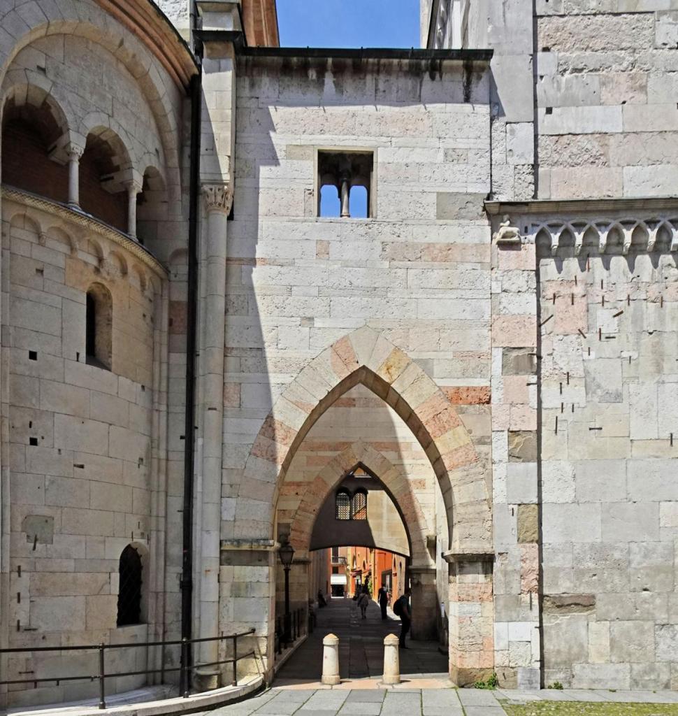 Modena: Dom Nordseite - Verbindung zum Glockenturm (2025)