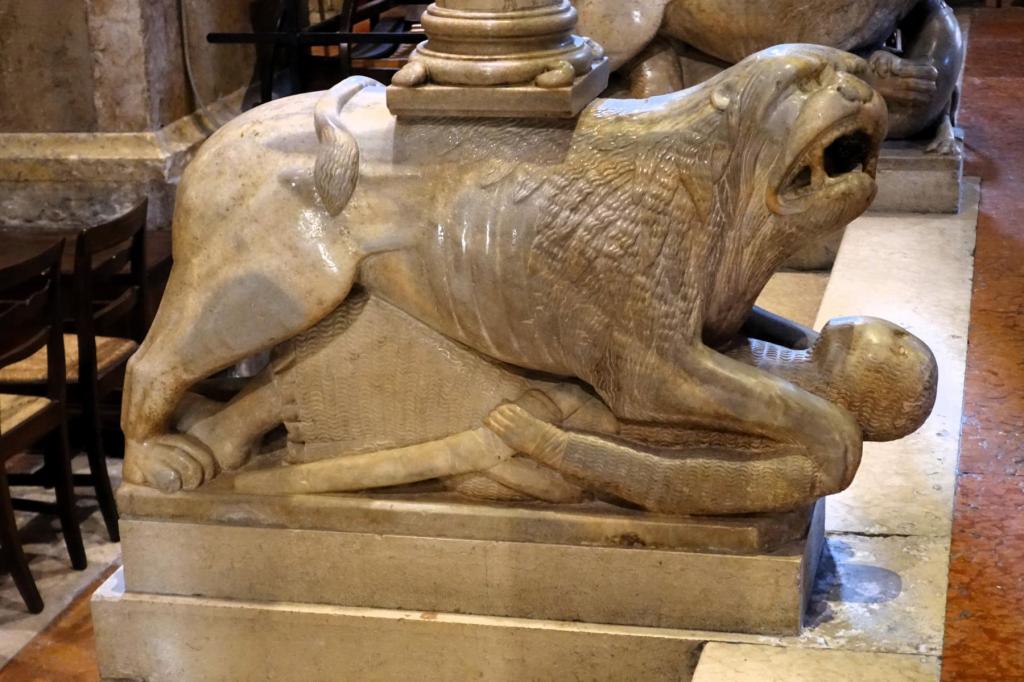 Modena: Dom Säulenbasis der Chorbrüstung [Pontile] (2025)