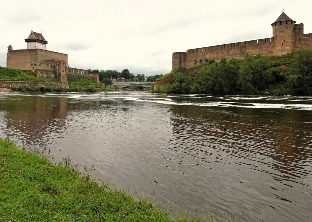Narwa [estn. Narva]: Hermannsfeste und russische Festung Iwangorod (2025)