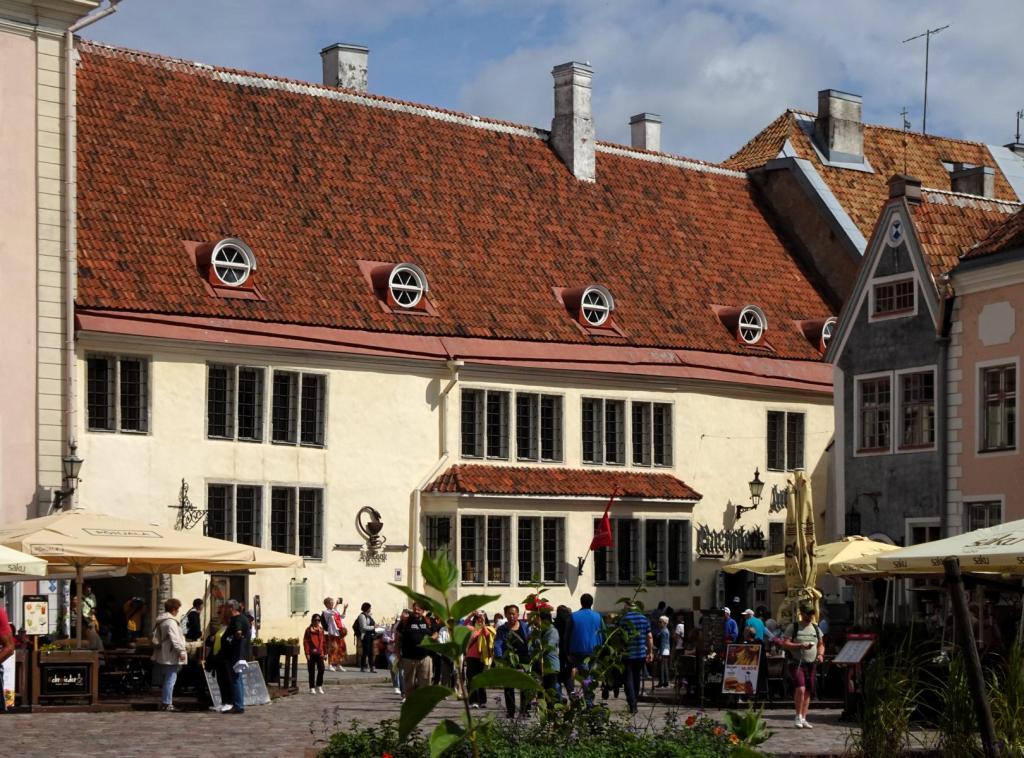 Reval [estn. Tallinn]: Ratsapotheke (2025)