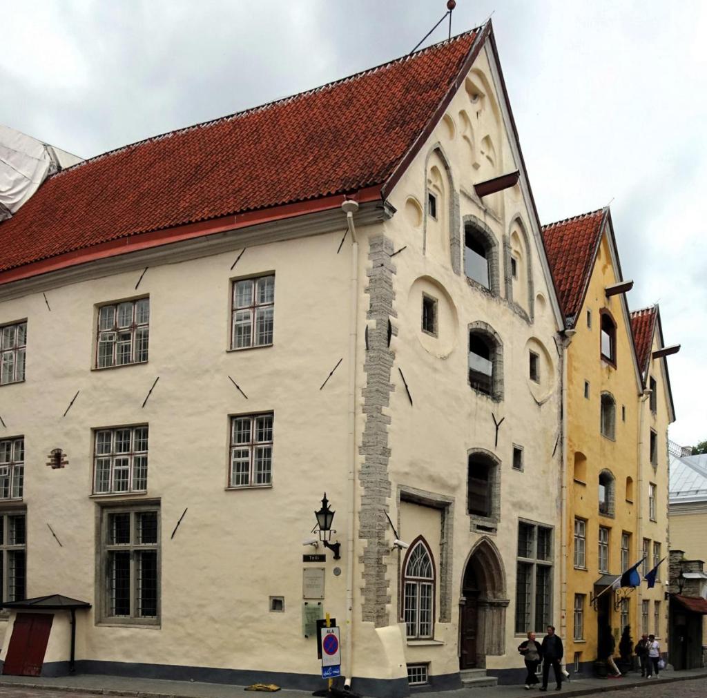 Reval [estn. Tallinn]: Drei Schwestern (2025)