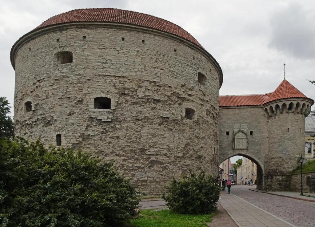 Reval [estn. Tallinn]: Dicke Margarete und Große Strandpforte (2025)