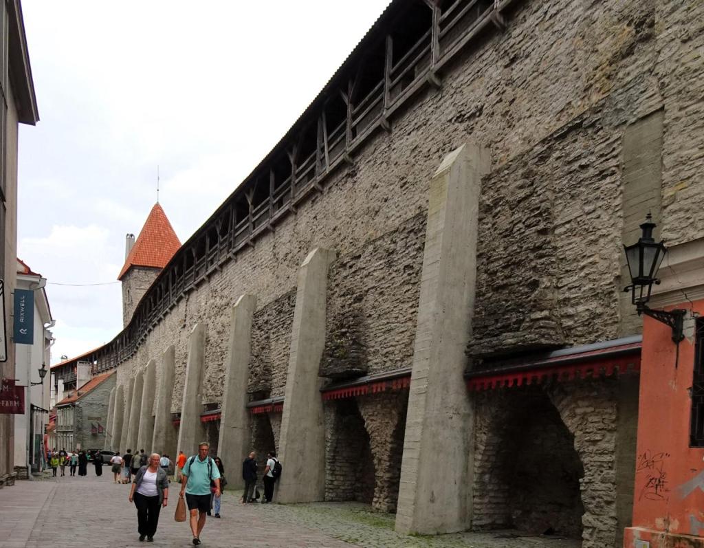 Reval [estn. Tallinn]: Stadtmauer bei der Lehmpforte (2025)