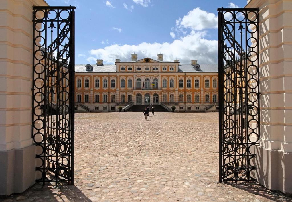 Ruhenthal [lett. Rundāle]: Schloss (2025)