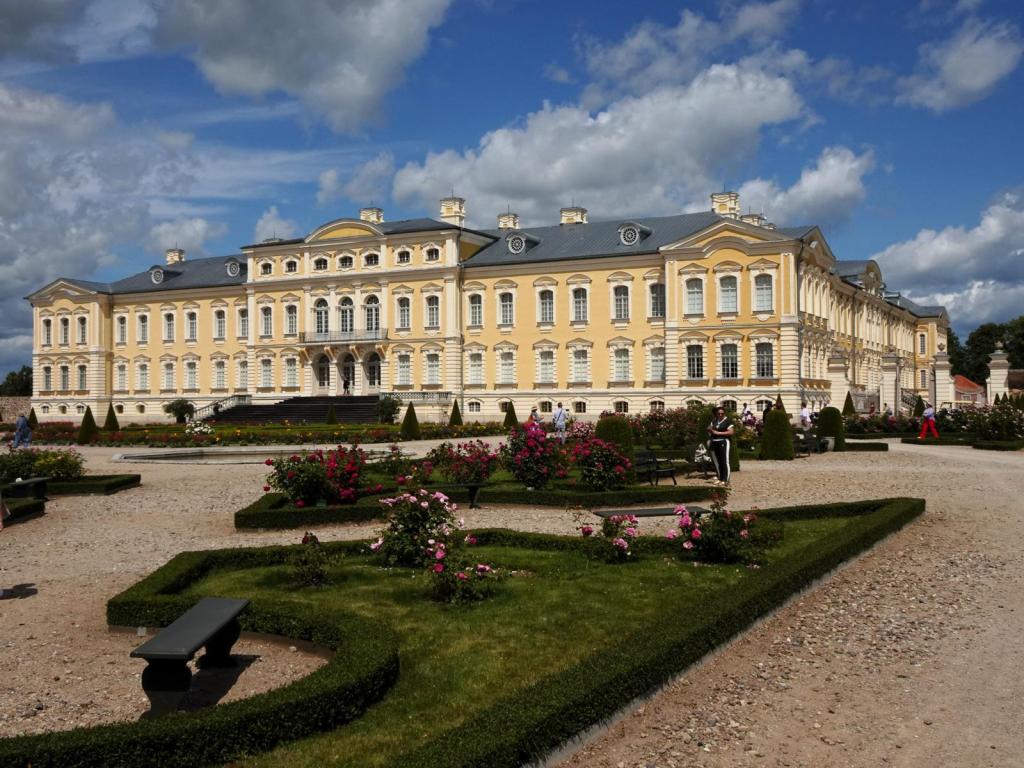 Ruhenthal [lett. Rundāle]: Schloss Gartenseite (2025)