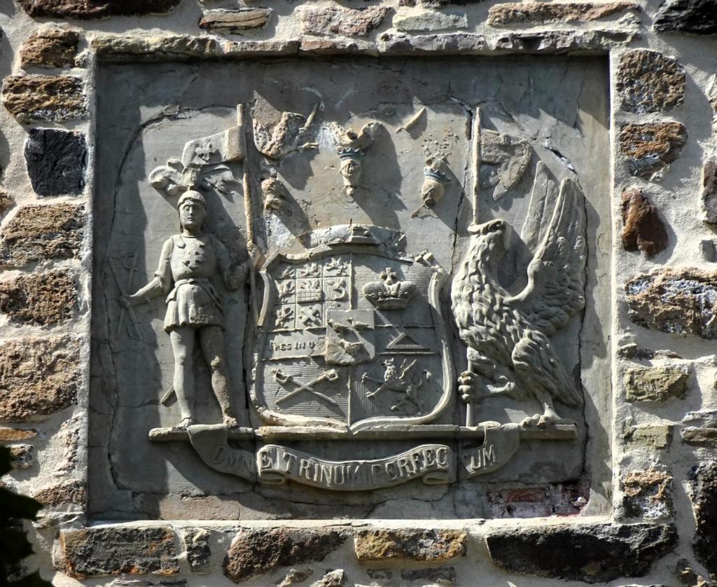 Segewold [lett. Sigulda]: Burg Wappen über dem Eingang (2025)