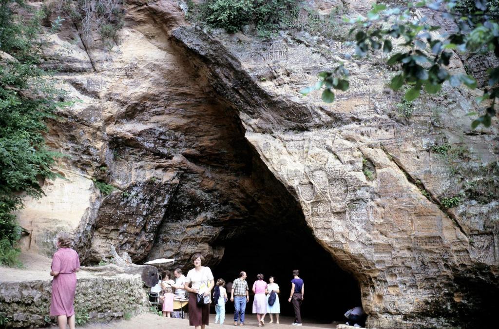 Segewold [lett. Sigulda]: Gutmann-Höhle (1986)